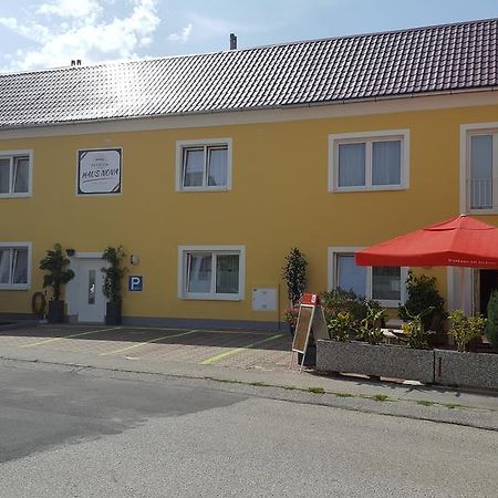 Pension Haus Nova Wiener Neustadt Exteriör bild
