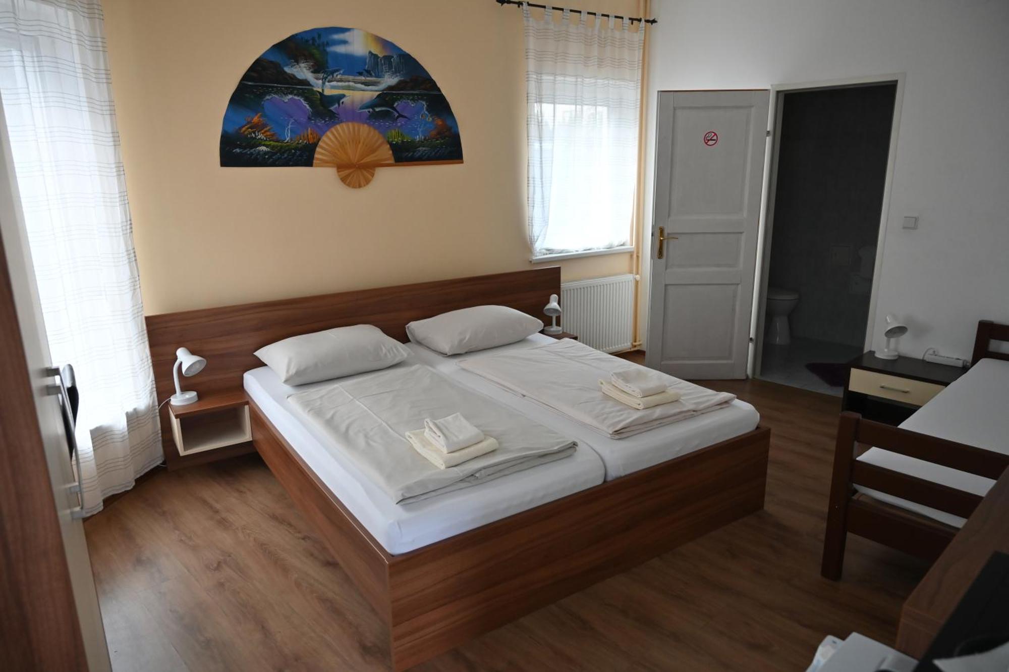 Pension Haus Nova Wiener Neustadt Exteriör bild