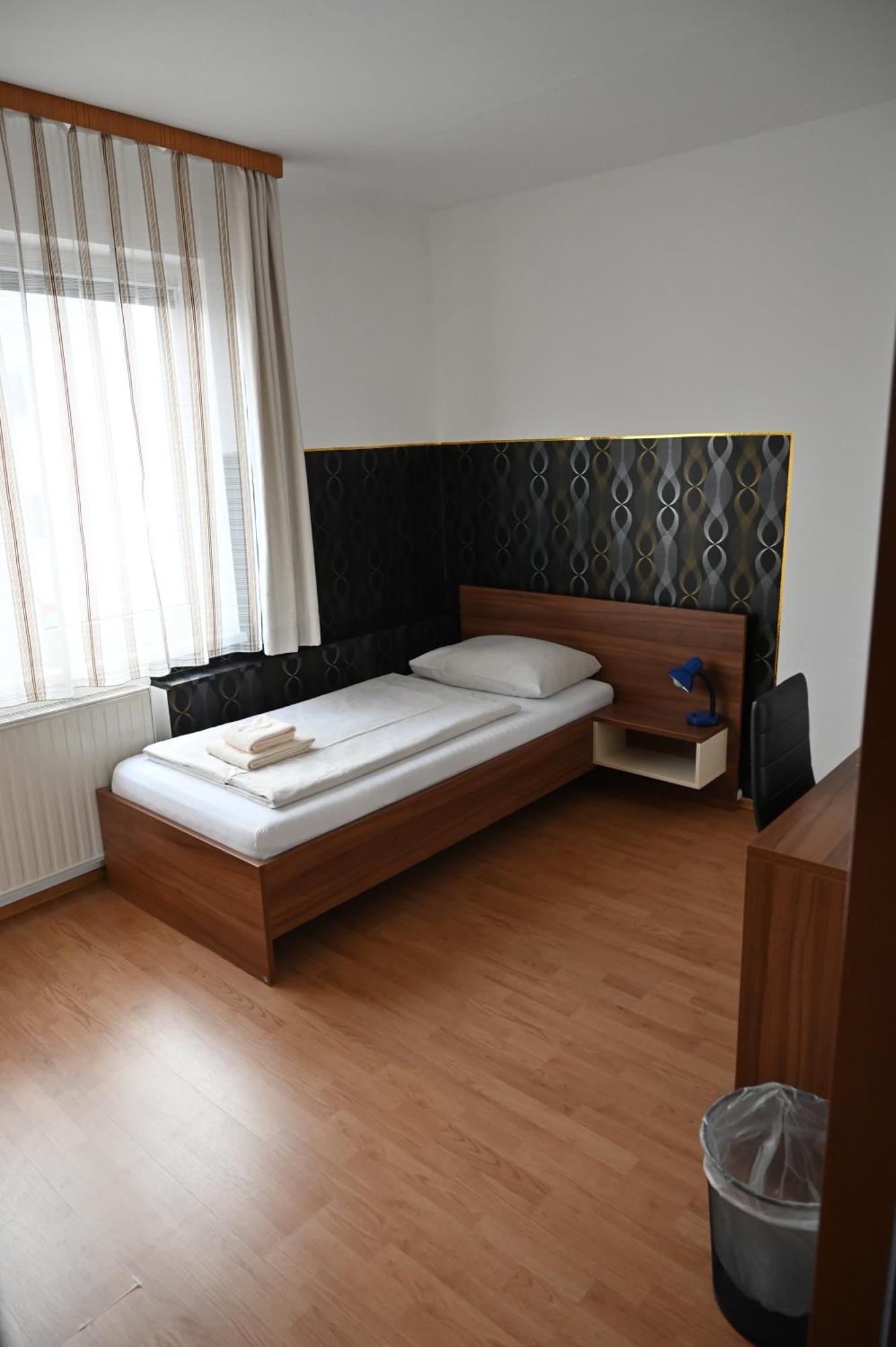 Pension Haus Nova Wiener Neustadt Exteriör bild
