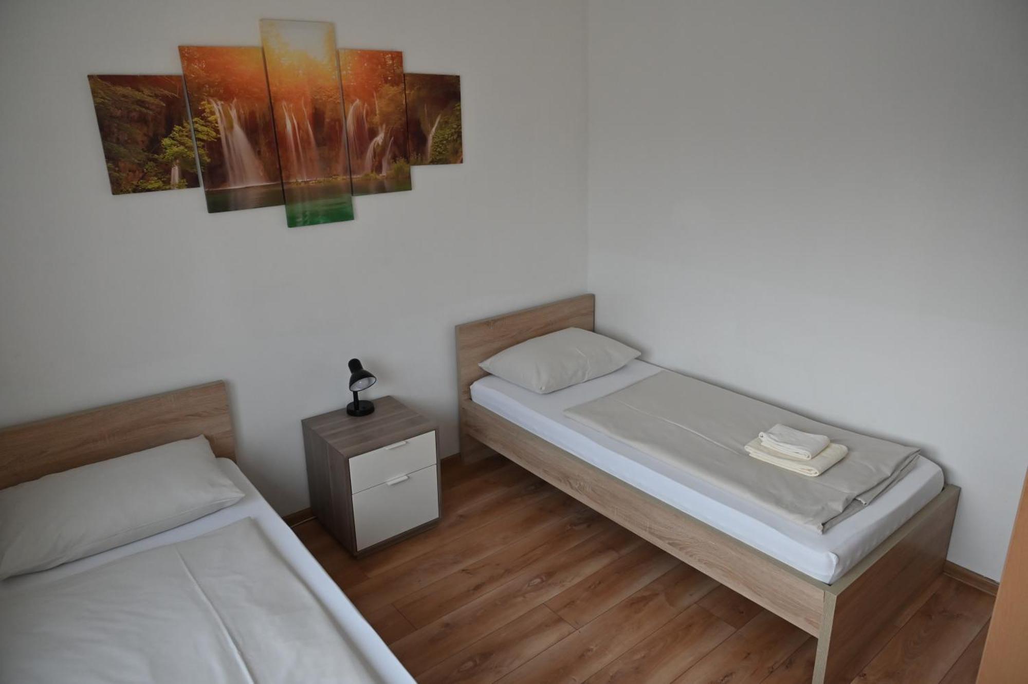 Pension Haus Nova Wiener Neustadt Exteriör bild