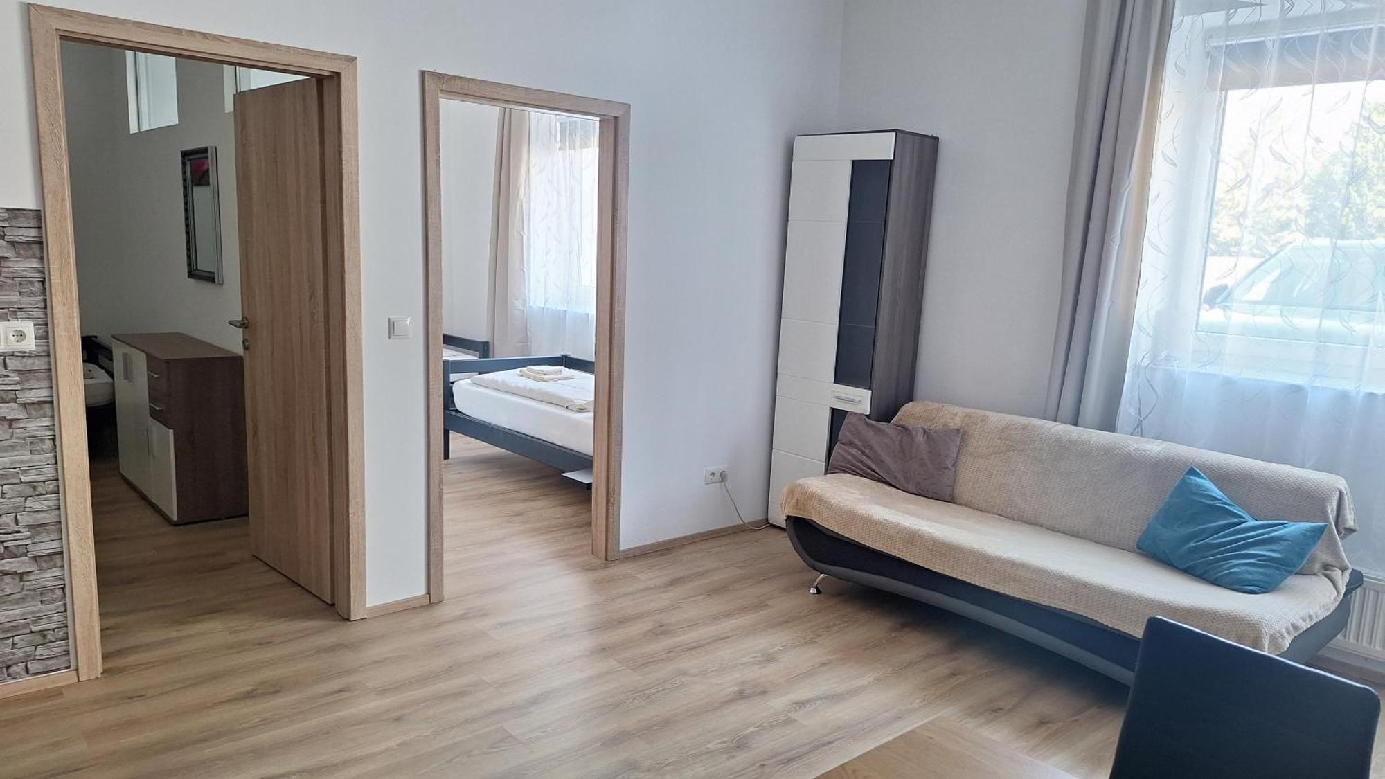 Pension Haus Nova Wiener Neustadt Exteriör bild