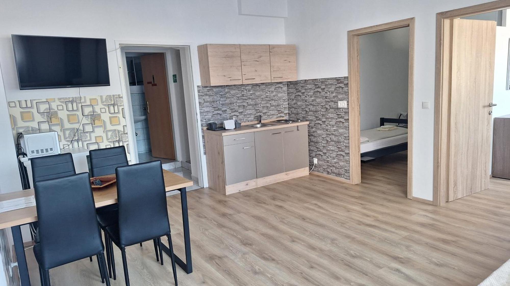 Pension Haus Nova Wiener Neustadt Exteriör bild